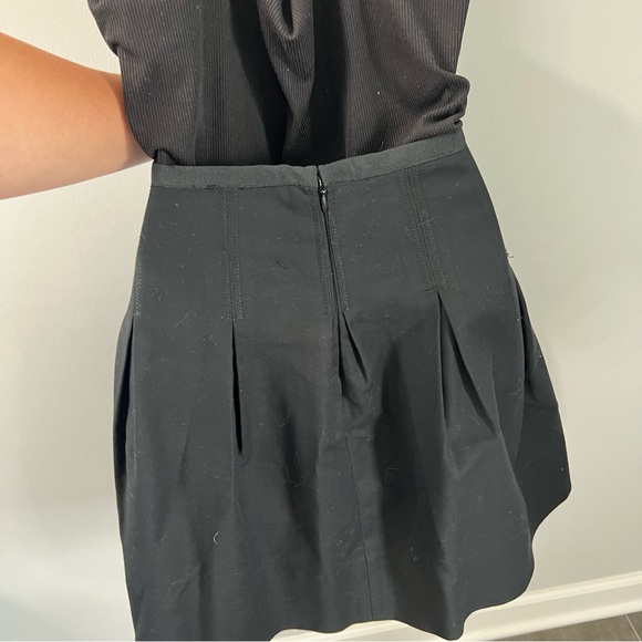Gap Black Cotton Pleated Zipper Back Skirt Size: 2 - Picture 2 of 6